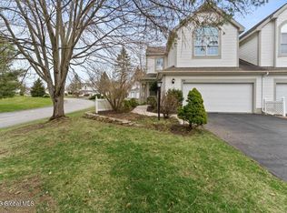28 Malibu Hl, Rensselaer, NY 12144