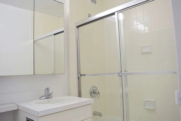 Rented by Manhattan Connection | media 26