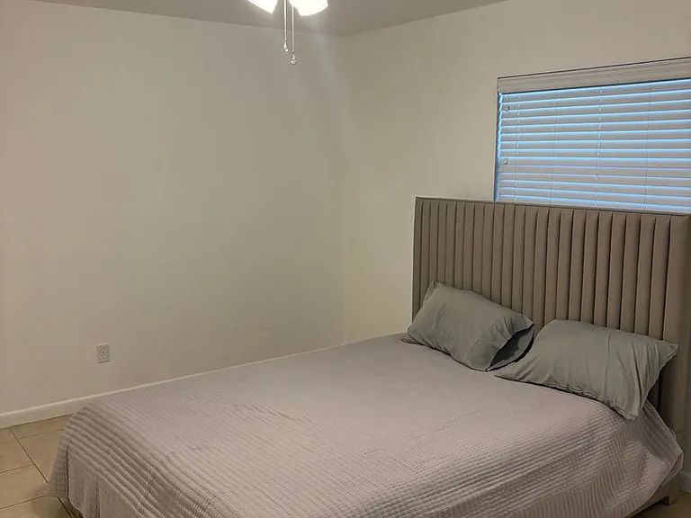 1015 SW 48th Ter — Photo 6