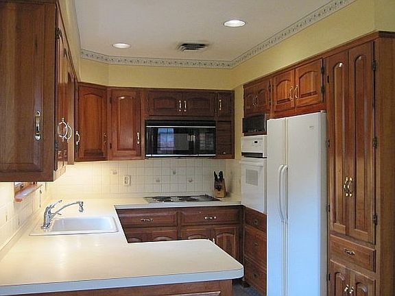  Eat In Kitchen 