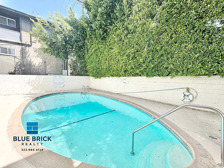 942 N Gardner St #102 — Photo 3