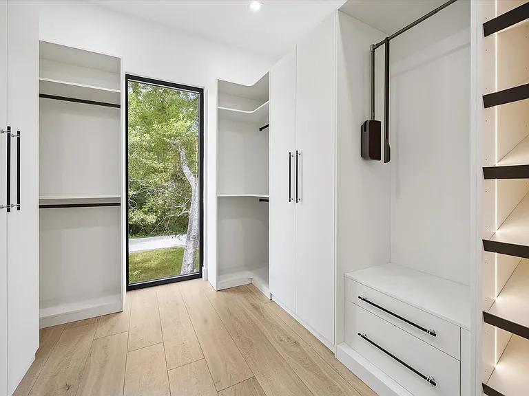 407 Brook Hollow Dr — Photo 23