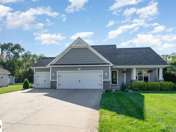1198 Woodfield Trl, Hemlock, MI 48626