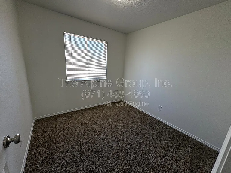 210 NW Connell Ave — Photo 13
