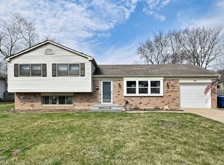 966 Aberdeen Dr, Crystal Lake, IL 60014