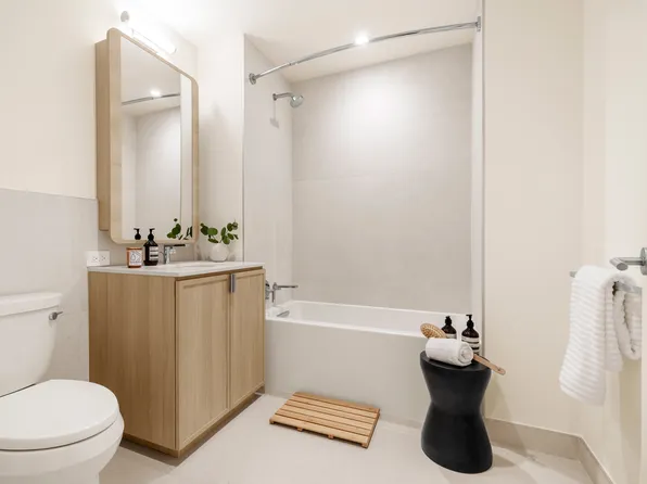 280 West 24th Street image 4 of 14