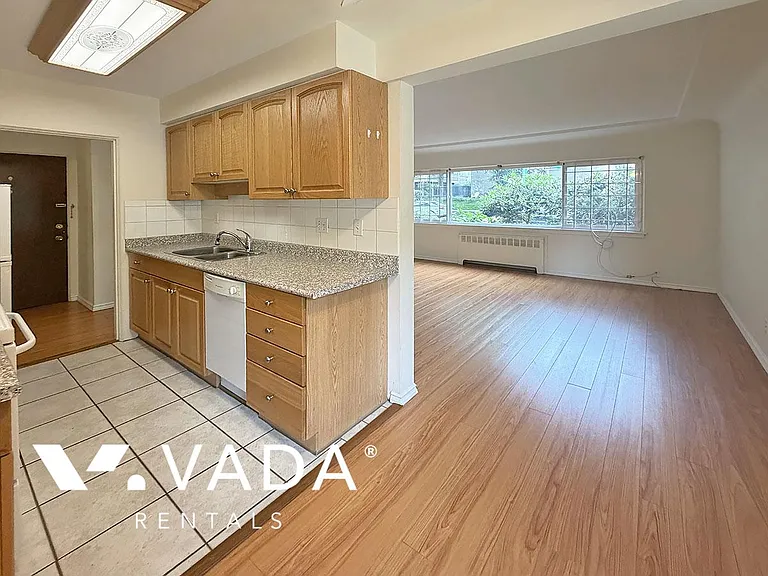 1208 Burnaby St #1 — Photo 8