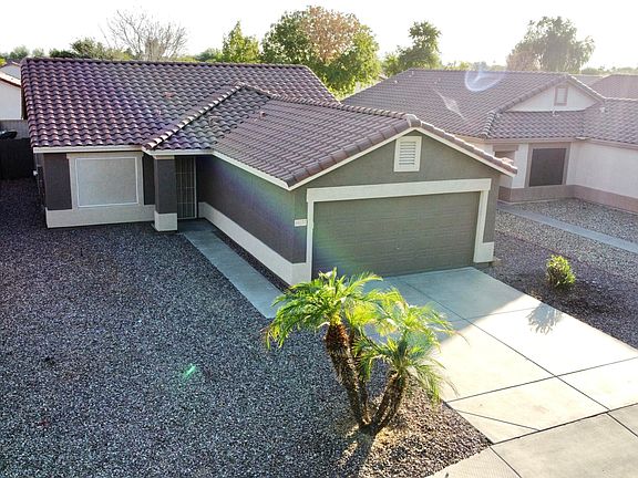 3rd image of 15777 W GELDING Drive