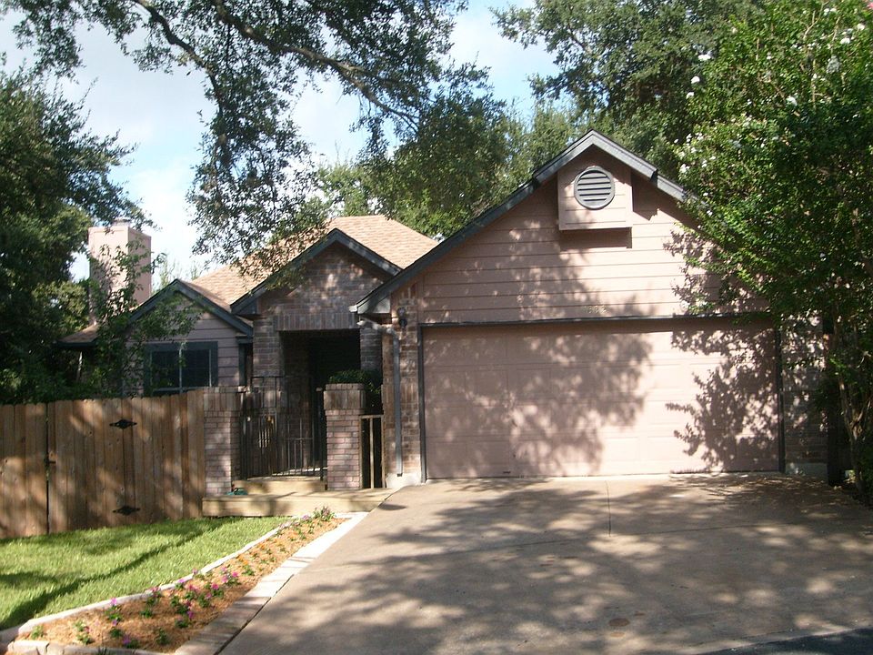3 bedroom 2 bath garden home