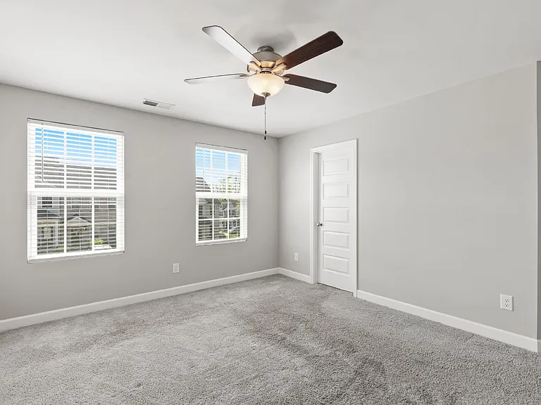 242 Mansfield Dr — Photo 22
