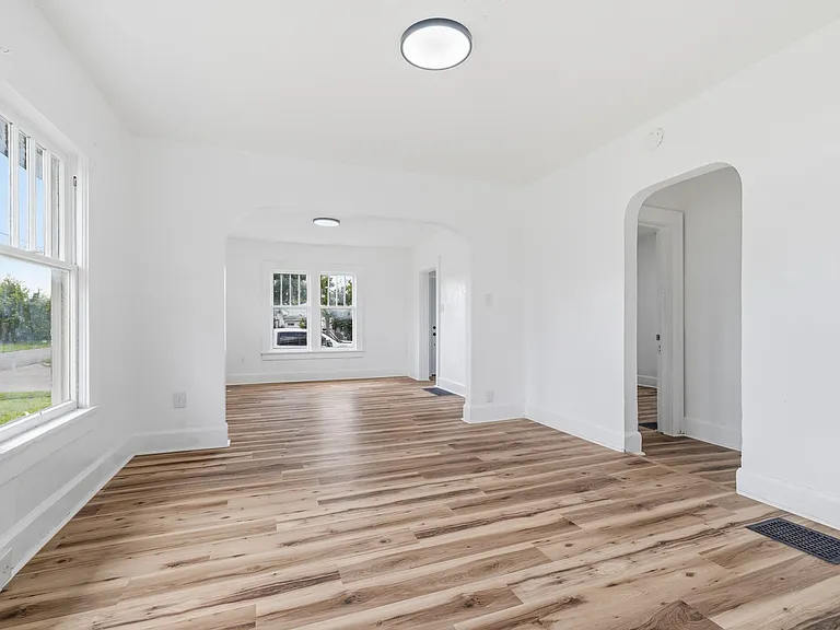 2446 Morton St — Photo 8