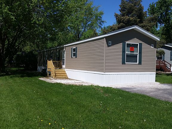4th image of N65 W22201 Springfield Drive #J13