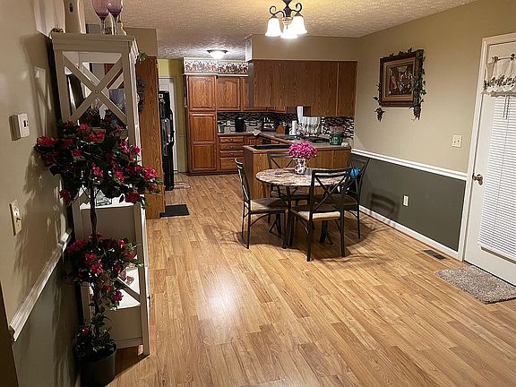 3rd image of 213 Chambliss Dr