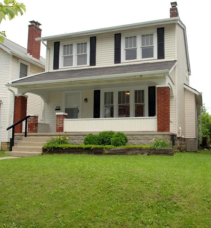 1274 Oakwood Ave photo 1