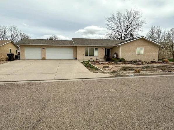 325 Willow Valley Dr, Lamar, CO 81052