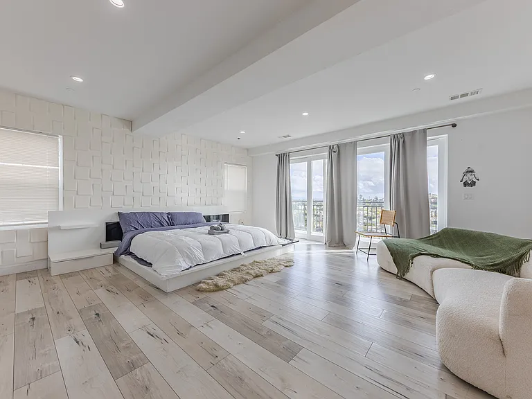4240 Barrett Rd — Photo 13