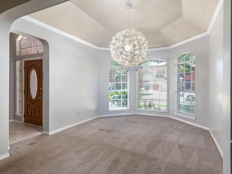 3103 Lauren Ln — Photo 5
