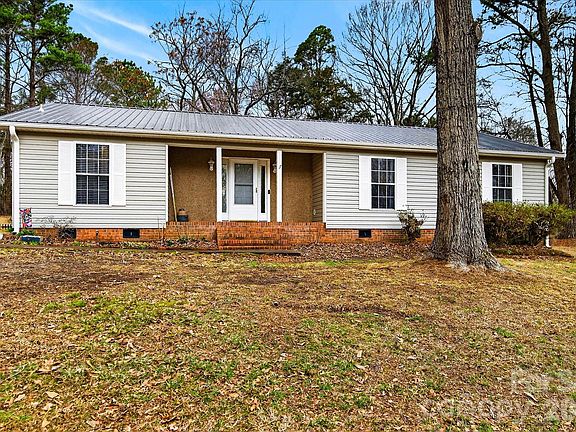 3rd image of 9879 Valley Rd