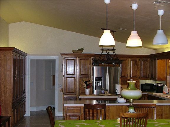 5th image of 802 Kings Dr