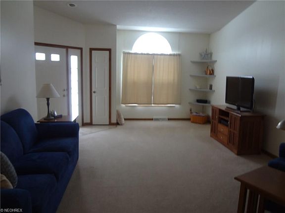 4th image of 1 Turnberry Ln NW