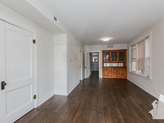 4th image of 1940 W Oakdale Ave APT 1A
