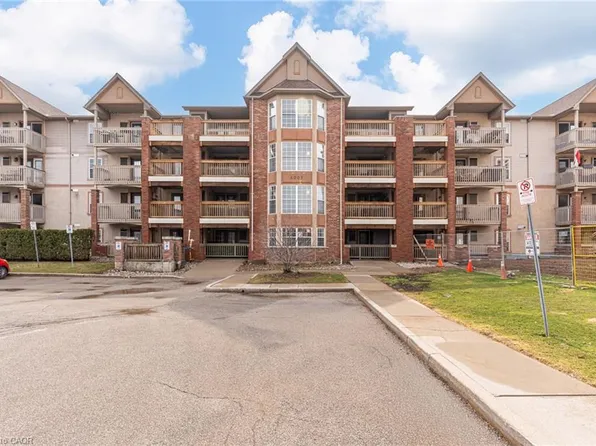 4005 Kilmer Dr #210, Burlington, ON L7M 4M2