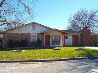 712 Ridgemont Ln, Gonzales, TX 78629