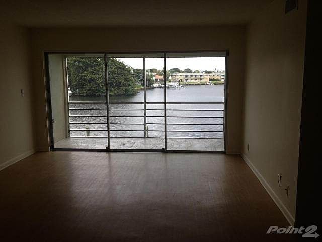 2nd image of 412 Northlake Ct APT 6