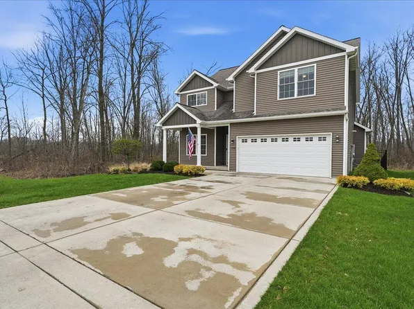 1040 Preserve Ln, Chesterton, IN 46304