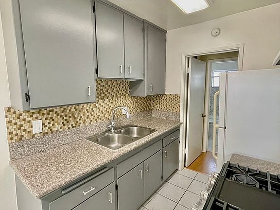 3rd image of 4436 Ventura Canyon Ave APT 4