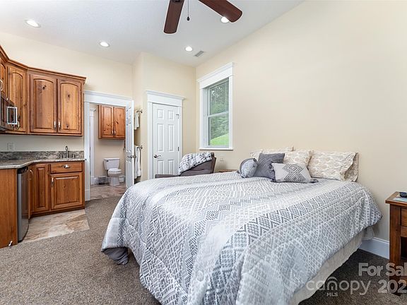 29th image of 326 Golden Valley Dr