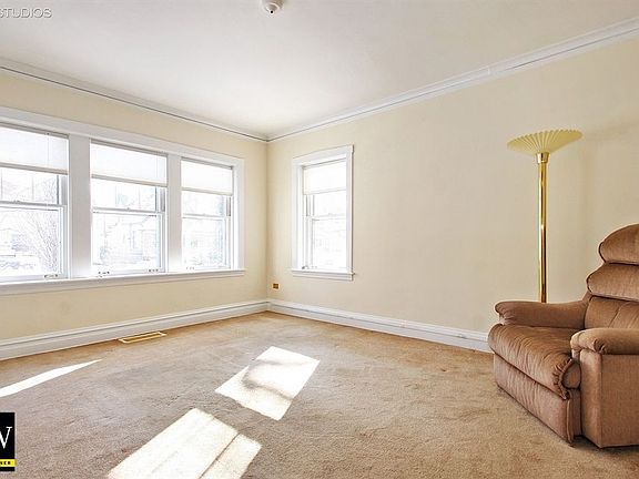 3rd image of 4644 N Kilbourn Ave