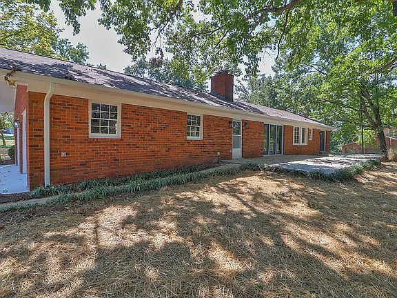 3rd image of 364 Riverbend Rd