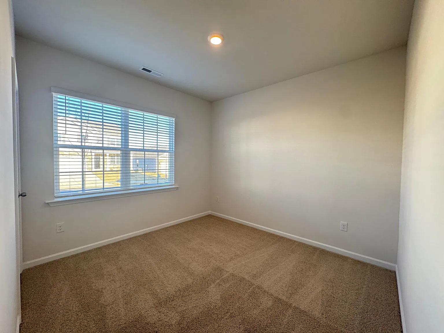 4 bed, 1764 sqft, $1,895 — Photo 2