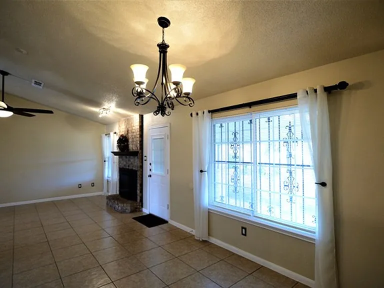 2503 Lain Dr — Photo 7