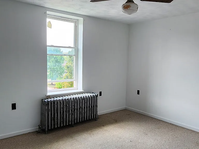 346 Brown St — Photo 3