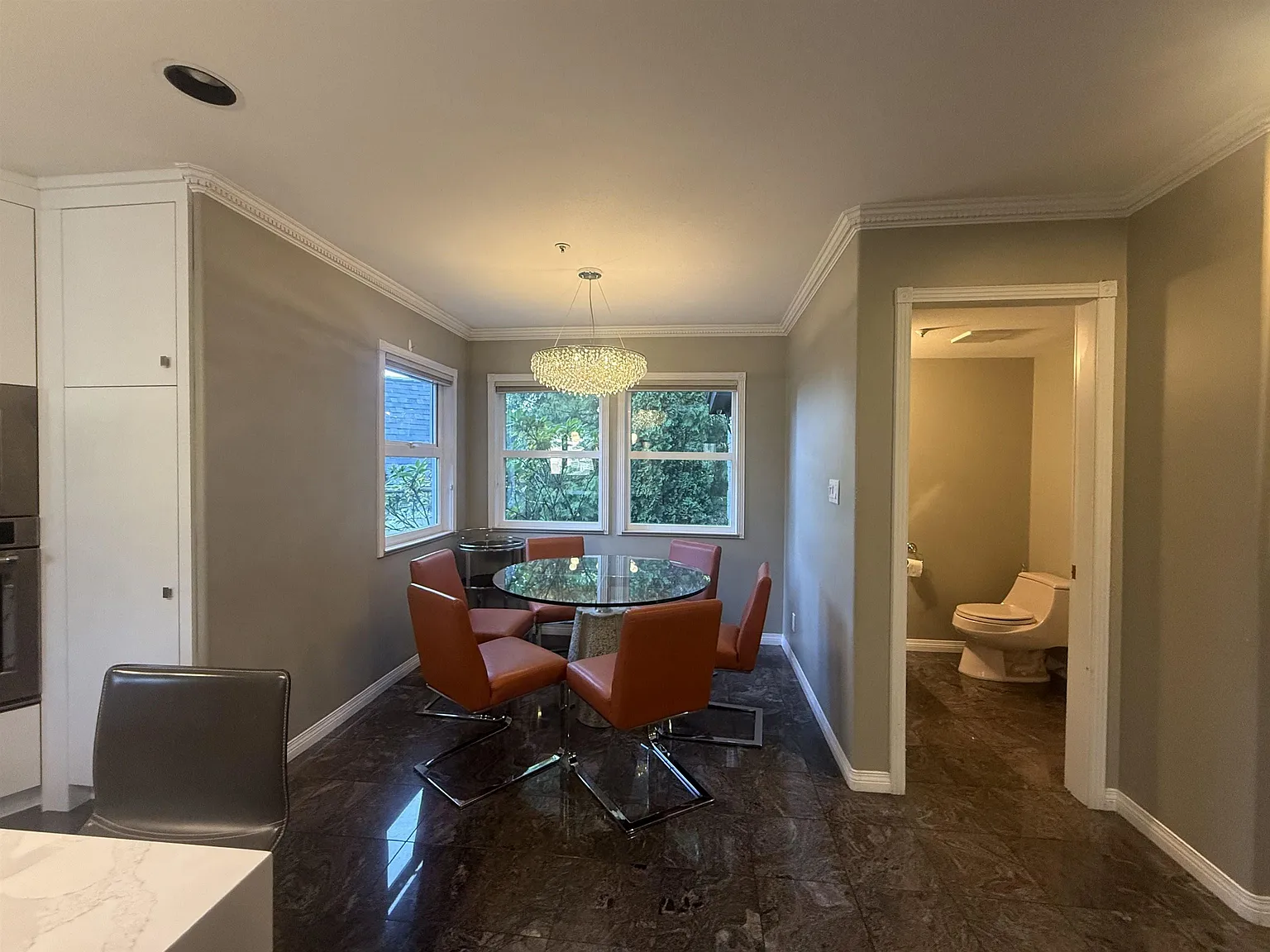 4 bed, 2351 sqft, $4,300 — Photo 3