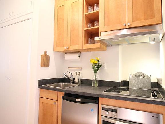5th image of 335 W 21st St APT 2RE