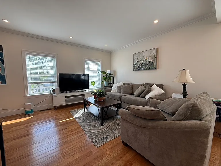 82 Sharon St — Photo 8