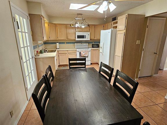 5th image of 2920 Piedras Rd