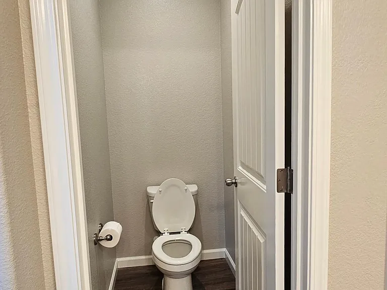 825 Kelsey Ct — Photo 8