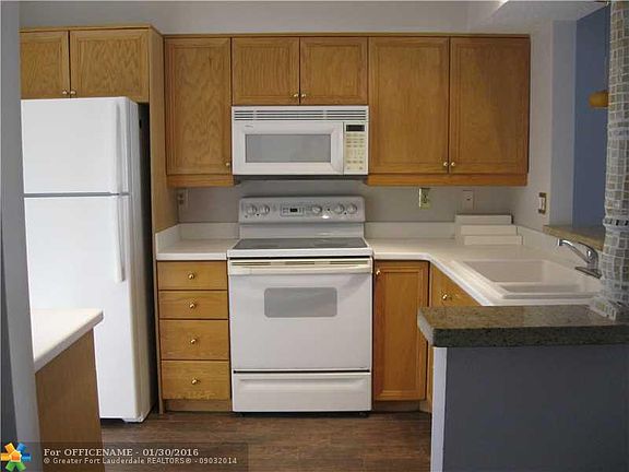 3rd image of 55 Tropic Isle Dr APT 33