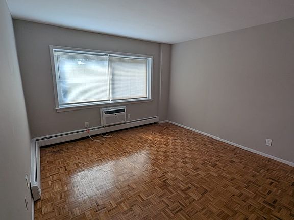 4th image of 211 Johnson Ave