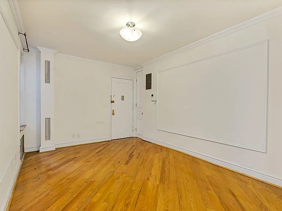 3rd image of 226 E 70th St APT 5b