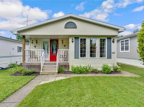 5 Willowdale Rd, Hamilton, ON N1R 5S2