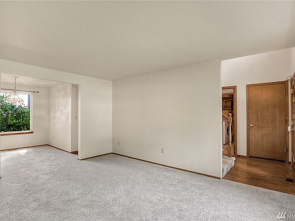 4th image of 9516 175 St Ct E
