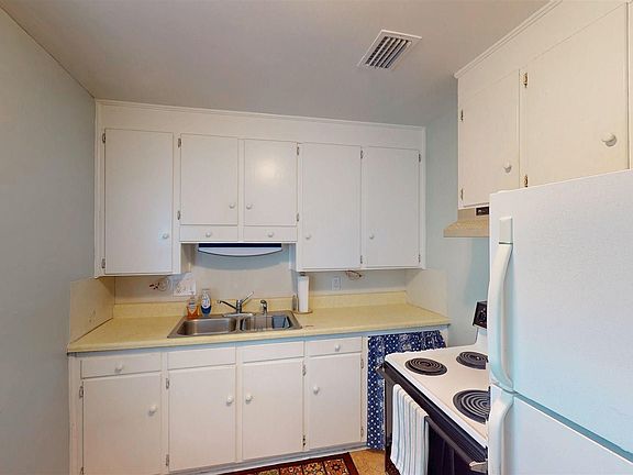 5th image of 520 N 68th Ave