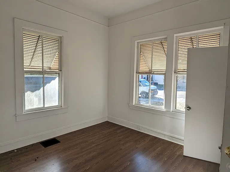 1446 N Main St — Photo 3