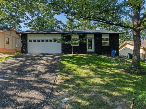 1609 Club Ln E, Sherwood, AR 72120