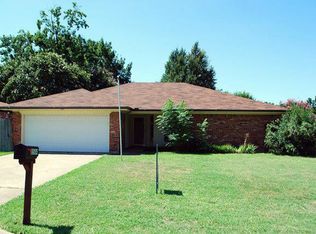 8504 Crestview Dr, North Richland Hills, TX 76182